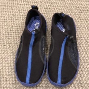 Mans size 9 water shoes